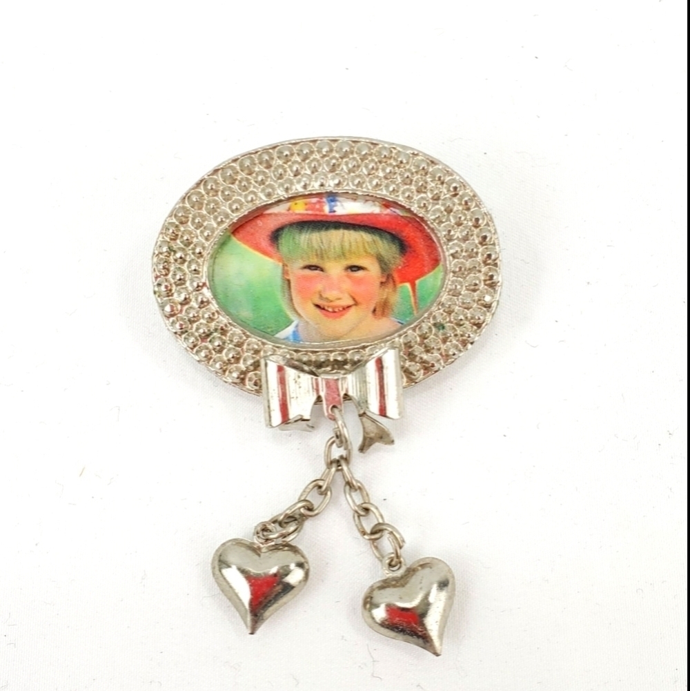 Vintage Unsigned Oval Brooch Pin Picture Frame